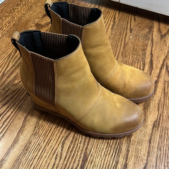 Women's sorel joan of arctic wedge boot. Tan. Camel color size 8 - Picture 4 of 8